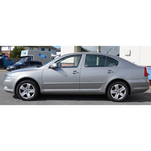 1001 - 2011 manual Skoda Octavia Elegance 1.6 liter TDI five door hatchback, Reg NU11 VYG, TWO owners from ... 