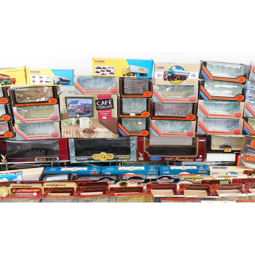 1710 - Extensive collection of model collector's vehicle boxes