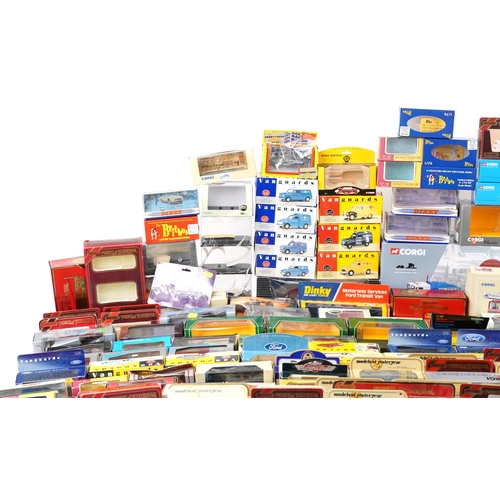 1711 - Extensive collection of model collector's vehicle boxes