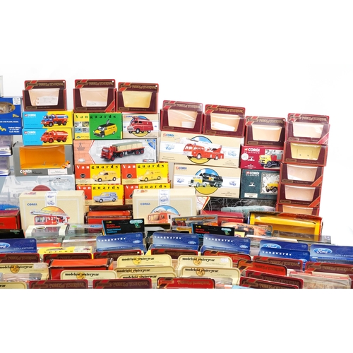 1711 - Extensive collection of model collector's vehicle boxes