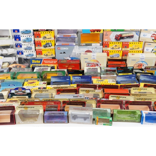 1711 - Extensive collection of model collector's vehicle boxes