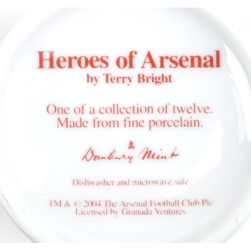 1437 - Arsenal Football club memorabilia including plates and cups, some with certificates