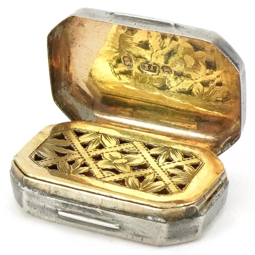 2435 - John Lawrence & Co, George III silver vinaigrette with gilt interior 1815, 3cm wide, 9.3g