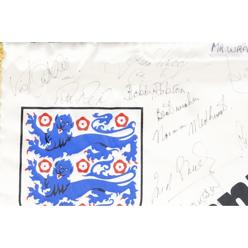 1426 - England v Mexico Football pennant for Los Angeles May 17th 1986 match with ink signatures including ... 