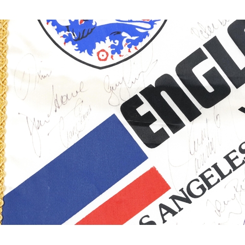 1426 - England v Mexico Football pennant for Los Angeles May 17th 1986 match with ink signatures including ... 