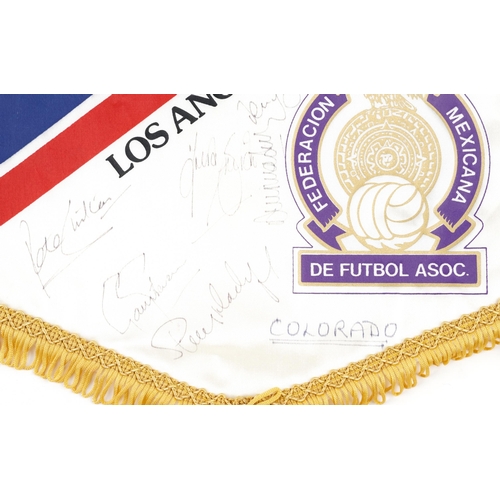 1426 - England v Mexico Football pennant for Los Angeles May 17th 1986 match with ink signatures including ... 