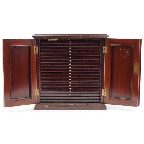 136 - Antique mahogany coin collectors cabinet with a series of twenty pull out lined with green baize, 40... 