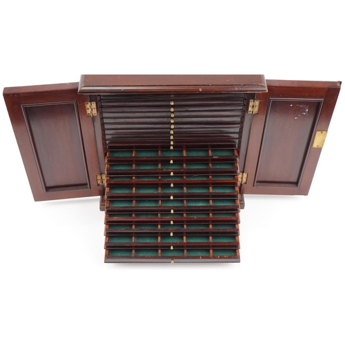 136 - Antique mahogany coin collectors cabinet with a series of twenty pull out lined with green baize, 40... 