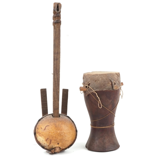 1129 - African tribal interest Krar instrument and a drum, 40cm in length