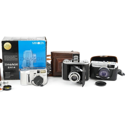 462 - Vintage and later cameras and accessories including Halina and Minolta Dimage S414