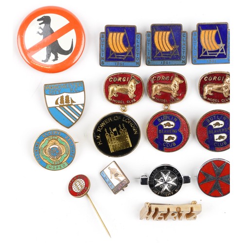 1331 - Assorted badges including Butlin's 1961, Butlin's Beavers Club, The Corgi Model Club, The Manchester... 