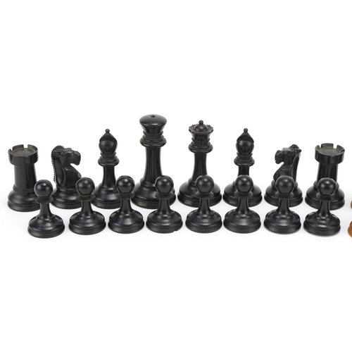 547 - Vintage wooden chess set, the largest pieces each 6.5cm high