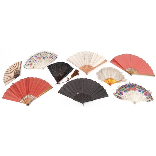 1132 - Selection of vintage fans including feather and a hand painted mother of pearl example, the largest ... 