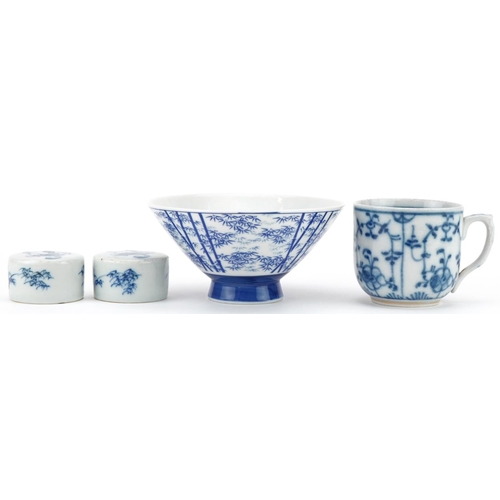 421 - Oriental porcelain blue and white rice bowl, ginger jar covers and a cup, the largest 12cm in diamet... 