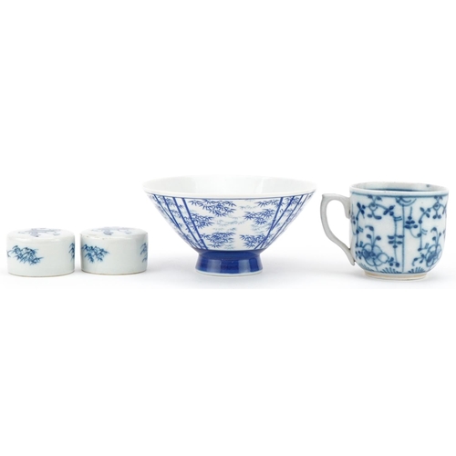 421 - Oriental porcelain blue and white rice bowl, ginger jar covers and a cup, the largest 12cm in diamet... 