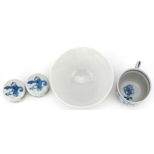 421 - Oriental porcelain blue and white rice bowl, ginger jar covers and a cup, the largest 12cm in diamet... 