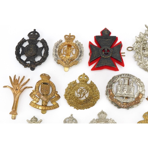 1518 - Approximately forty military cap badges, to include Royal Berkshire Regiment, Lancashire Hussars and... 