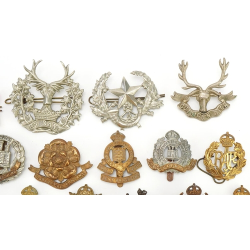 1518 - Approximately forty military cap badges, to include Royal Berkshire Regiment, Lancashire Hussars and... 