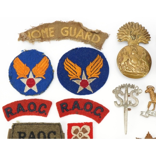 1517 - Cap badges to include Royal Welsh Fusiliers 23rd Foot Regiment, Home Guard cloth patch, Nottinghamsh... 