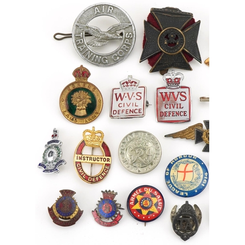 1522 - British and other military interest badges including Air Training Corps, Women's Land Army, Civil De... 