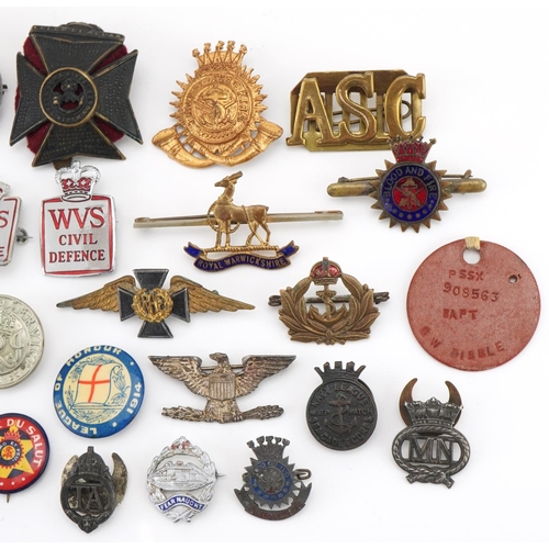 1522 - British and other military interest badges including Air Training Corps, Women's Land Army, Civil De... 