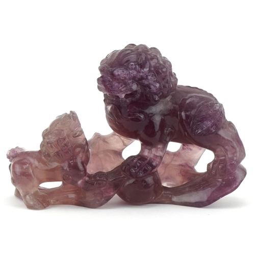 432 - Chinese Fluorite carving of Foo dogs, 9cm wide