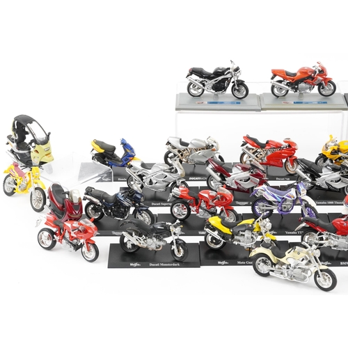 589 - Collection of Maisto model motorbikes including Suzuki GSX1300R, Ducati MH900E and Triumph Daytona 9... 