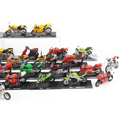 589 - Collection of Maisto model motorbikes including Suzuki GSX1300R, Ducati MH900E and Triumph Daytona 9... 