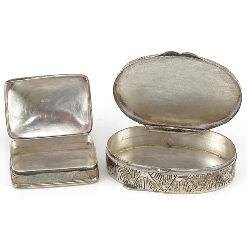 305 - Two silver snuff boxes including a German 800 grade oval example, the largest 5cm wide, total 30.0g