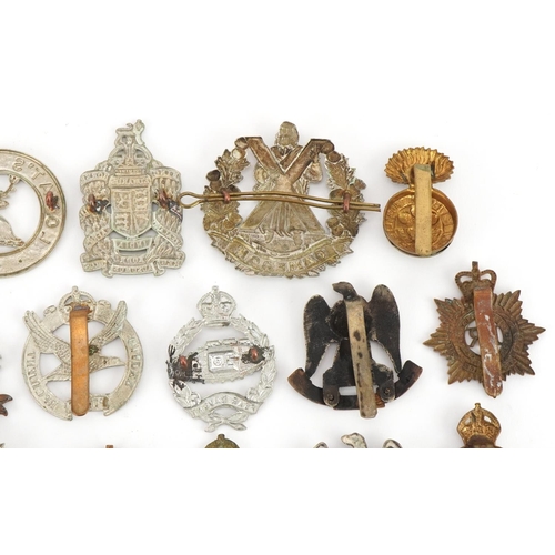 1519 - Approximately forty military cap badges to include Royal Warwickshire, Cornwall Light Infantry, Dors... 