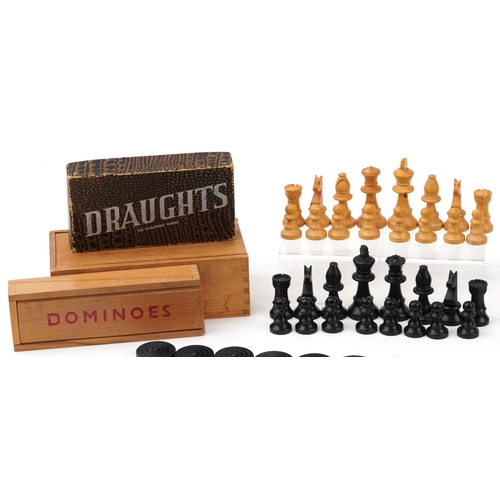 600 - Vintage and later games including two chess sets, Dominoes and Draughts