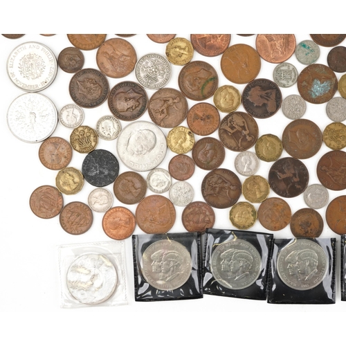 1283 - Victorian and later British coinage to include crowns, pennies, threepenny pieces and sixpences