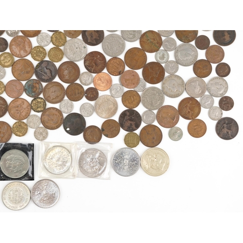 1283 - Victorian and later British coinage to include crowns, pennies, threepenny pieces and sixpences