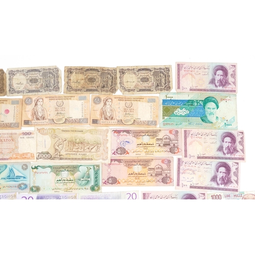 1295 - World banknotes to include Iran, India and United Arab Emirates