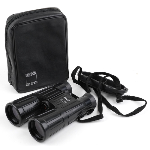 450 - Pair of Zeiss 10 x 40 B binoculars in a leather case