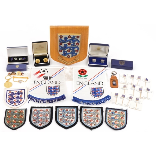 1438 - English football memorabilia including pennants, Football Association wooden plaque, patches, cuffli... 