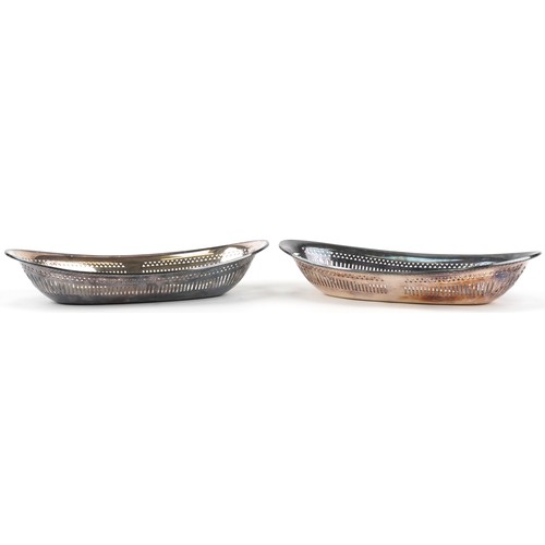 2461 - Pair of good quality silver plated bread baskets, 31cm in diameter