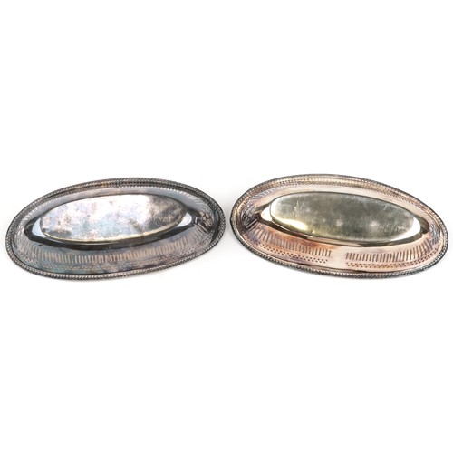 2461 - Pair of good quality silver plated bread baskets, 31cm in diameter