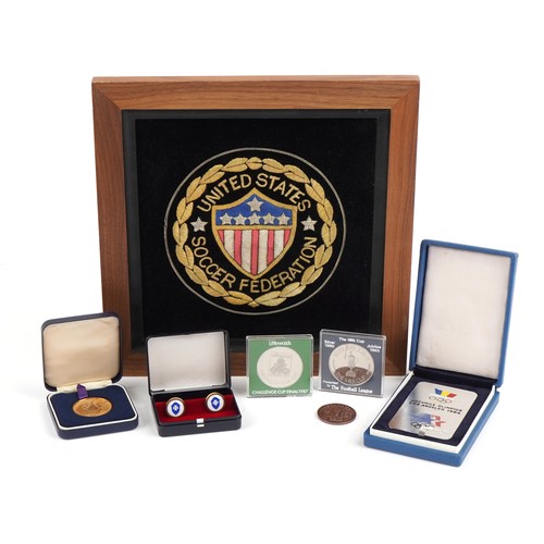 1436 - Football interest boxed Olympic Los Angeles 1984 plaque, United States Soccer Federation badge in a ... 