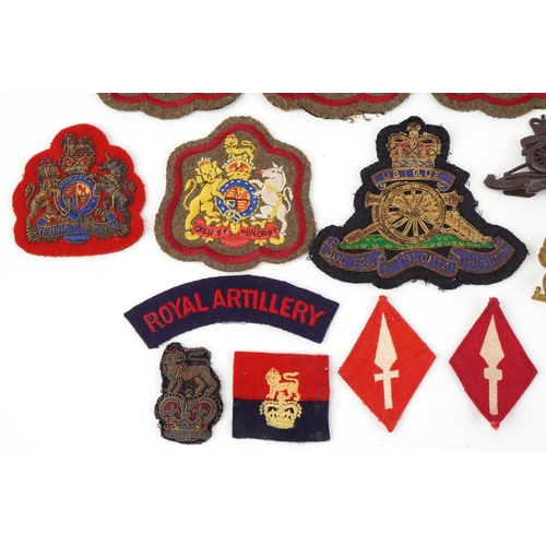 1523 - Military interest badges, medal, pips and cloth patches