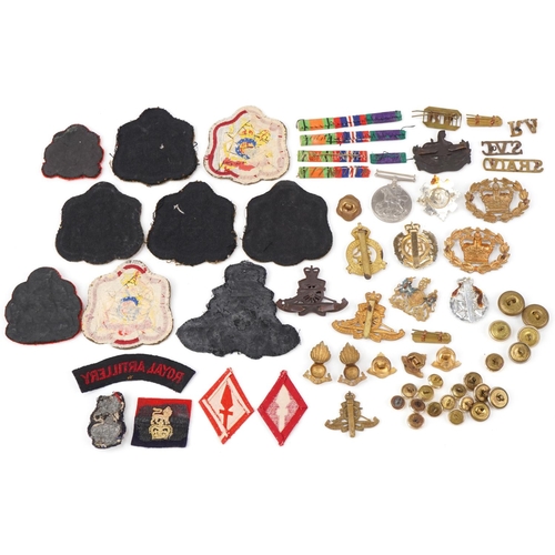 1523 - Military interest badges, medal, pips and cloth patches