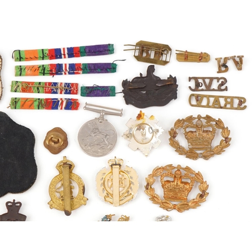 1523 - Military interest badges, medal, pips and cloth patches