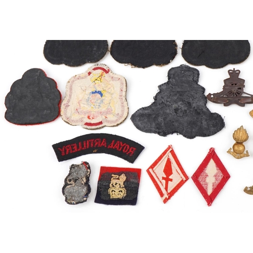 1523 - Military interest badges, medal, pips and cloth patches