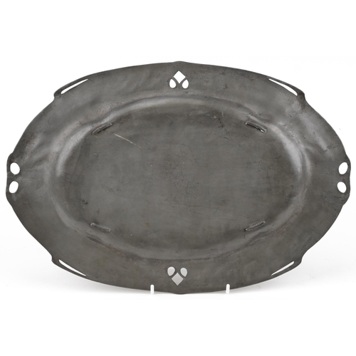 499 - Art Nouveau pewter tray with stylized decoration, 40cm in diameter