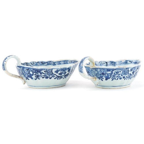 1205 - Pair of 18th century Chinese porcelain sauce boats hand painted in the Willow pattern, each 20cm in ... 