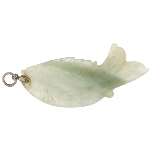 3332 - Chinese green jade pendant in the form of a fish, 5cm high, 8.8g