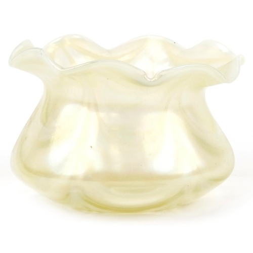 285 - Vaseline glass vase, 11cm high