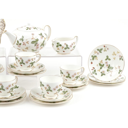 2139 - Wedgwood Wild Strawberry and Meadow Sweet teaware including teapot, milk jug and trios, the largest ... 