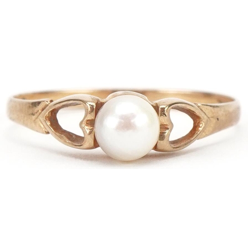 3259 - 9ct gold cultured pearl ring with pierced love heart shoulders, size O, 1.2g