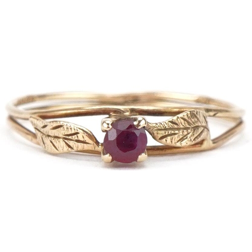 3422 - 9ct gold ruby solitaire ring with naturalistic setting, size K, 0.8g